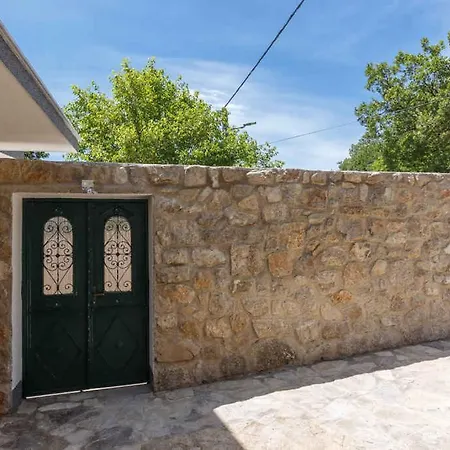 Unit_type_terraced_house With Pool 55425 * Grizane-Belgrad
